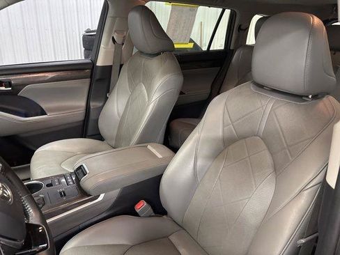 Used 2021 Toyota Highlander Platinum AWD/4WD image 7