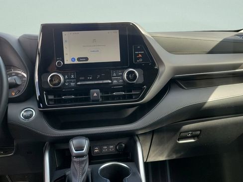 Used 2023 Toyota Highlander LE image 22