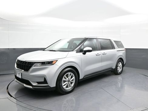 Certified 2023 Kia Carnival LX image 1