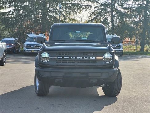 New 2025 Ford Bronco 4-Door image 3