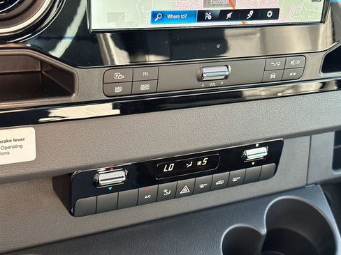 Used 2024 Mercedes-Benz Sprinter 2500 image 23