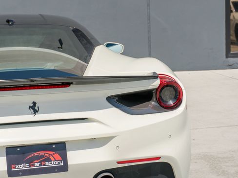 Used 2018 Ferrari 488 GTB RWD image 44