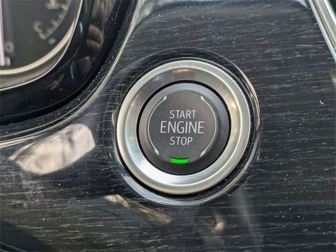 Used 2025 Cadillac XT6 Premium Luxury image 23