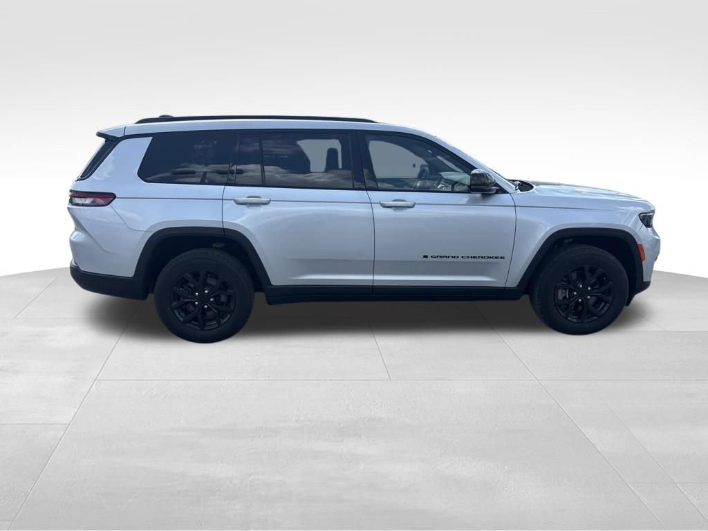 Used 2024 Jeep Grand Cherokee L Laredo AWD/4WD image 8