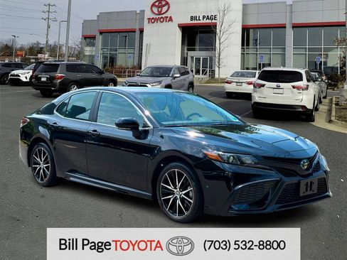 Used 2024 Toyota Camry SE FWD image 1
