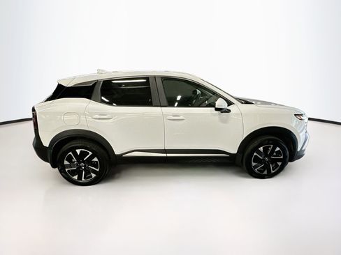 Used 2025 Nissan Kicks SV AWD/4WD image 10