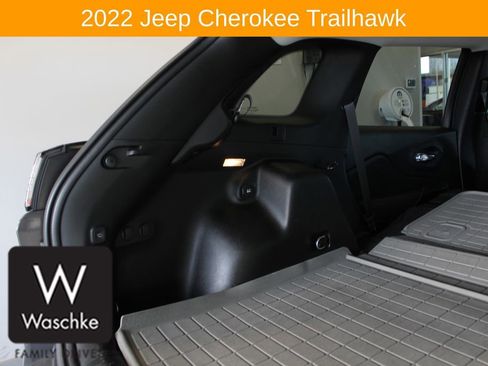 Used 2022 Jeep Cherokee Trailhawk w/ Premium Leather Package image 21