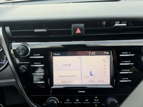 Used 2020 Toyota Camry LE image 17