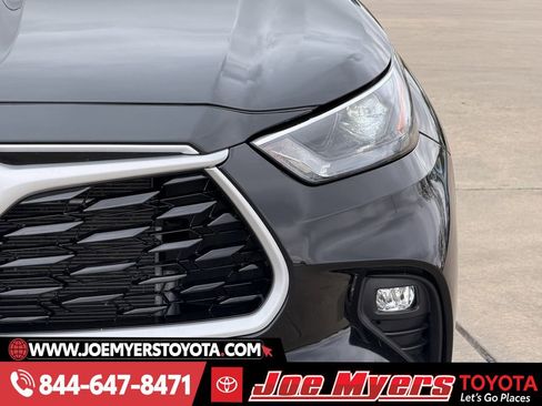 Used 2025 Toyota Highlander LE image 4