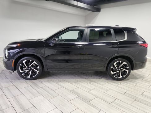Used 2024 Mitsubishi Outlander SE Black Edition image 2