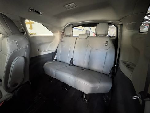Used 2024 Toyota Sienna XLE w/ XLE Plus Package FWD image 25