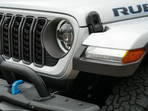 Used 2023 Jeep Wrangler Unlimited Rubicon 4xe AWD/4WD image 16