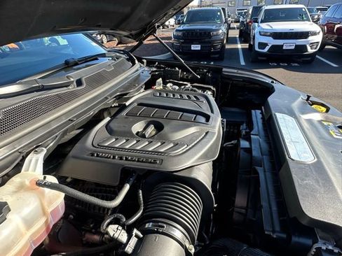 Used 2024 Jeep Wagoneer L Series III w/ Flexible Seating Group image 17