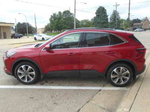 Used 2023 Ford Escape Platinum w/ Premium Technology Package AWD/4WD image 4