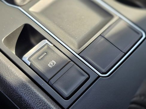 Used 2018 Volkswagen Atlas S image 43