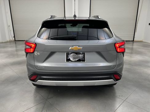 Used 2025 Chevrolet Trax LT w/ LT Convenience Package FWD image 6