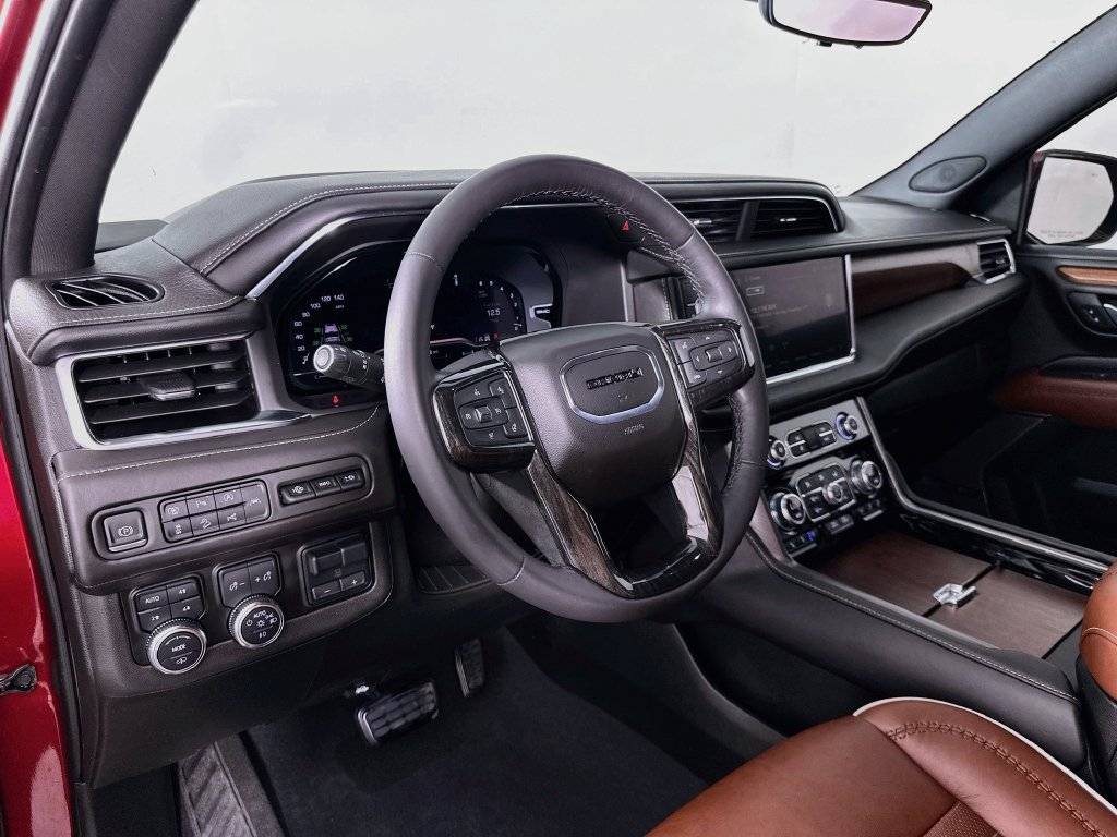 Used 2023 GMC Yukon Denali Ultimate AWD/4WD image 9