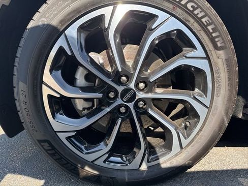 New 2025 Lincoln Nautilus Reserve image 13