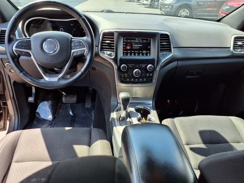 Used 2020 Jeep Grand Cherokee Laredo image 12