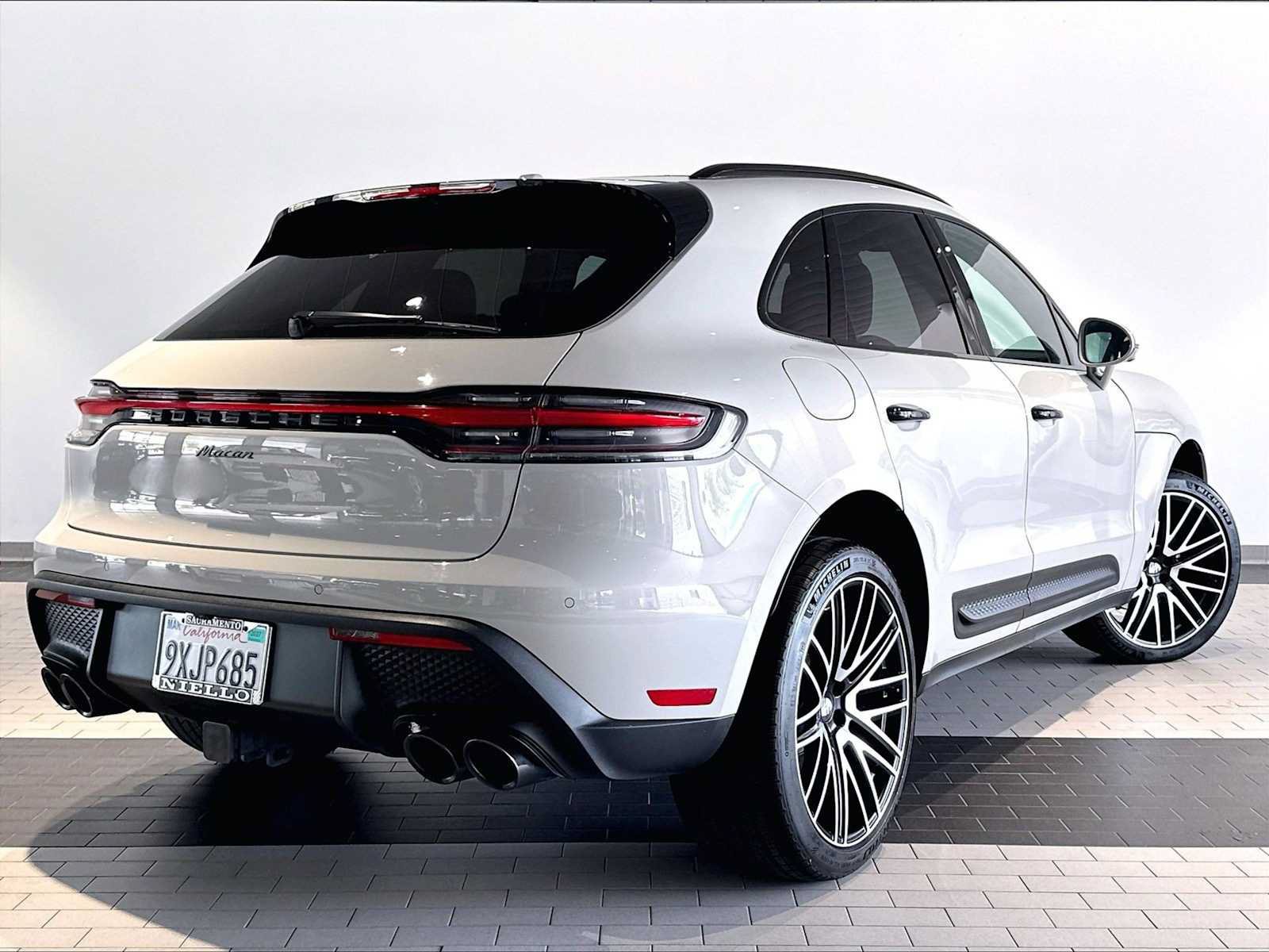 Used 2026 Porsche Macan AWD/4WD image 11