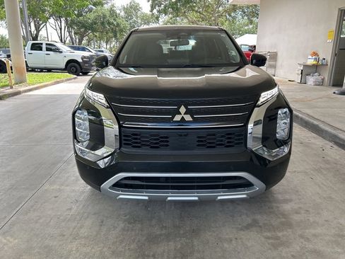 Used 2023 Mitsubishi Outlander SE FWD image 12