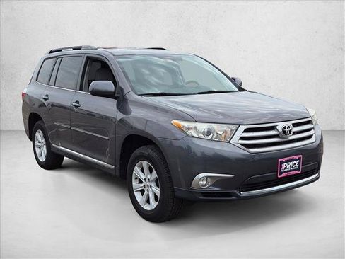 Used 2012 Toyota Highlander SE w/ Tow Pkg AWD/4WD image 3