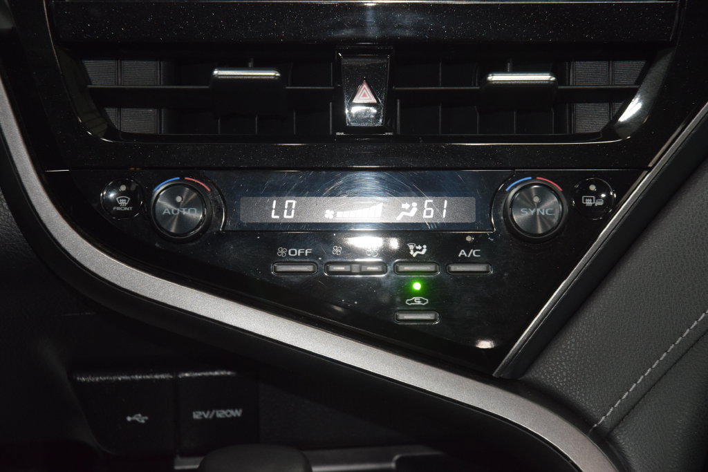 Used 2023 Toyota Camry SE w/ Cold Weather Package FWD image 30