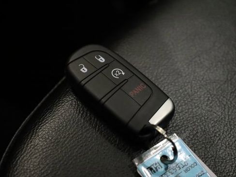 Used 2023 Jeep Compass Latitude image 34