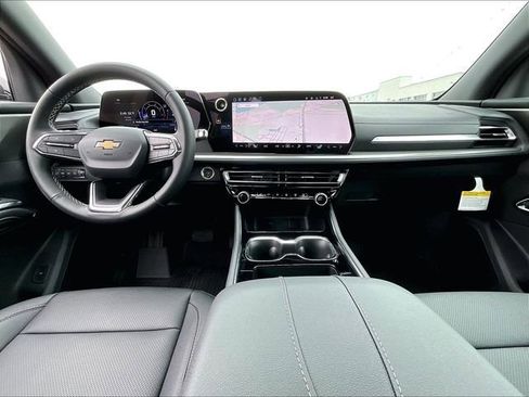 New 2026 Chevrolet Traverse LT w/ Sun and Wheel Package image 11