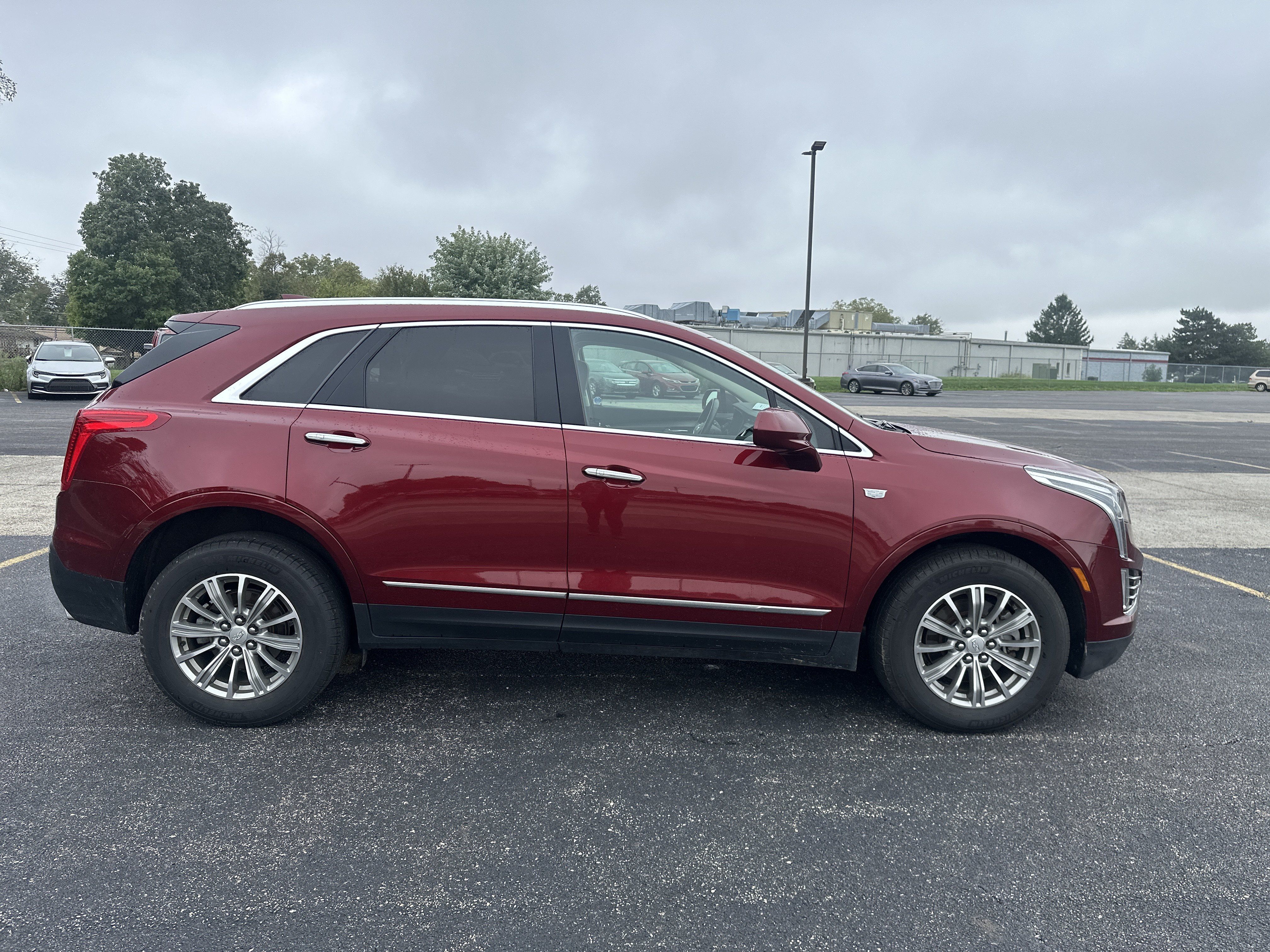 Used 2018 Cadillac XT5 Luxury w/ Driver Awareness Package FWD image 3