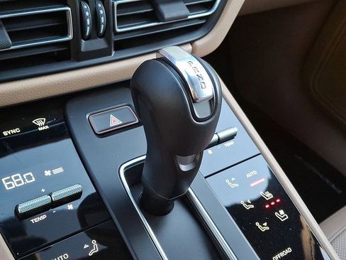 Used 2023 Porsche Macan Turbo AWD/4WD image 12