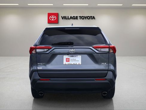 Certified 2022 Toyota RAV4 XLE w/ Convenience Package FWD image 4