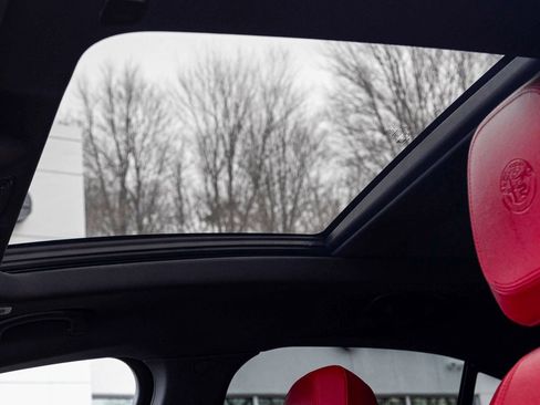 Used 2024 Alfa Romeo Stelvio Veloce image 32