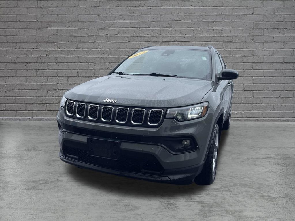 Used 2023 Jeep Compass Latitude AWD/4WD image 3