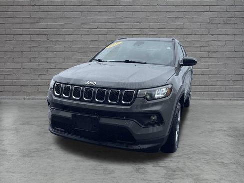 Used 2023 Jeep Compass Latitude AWD/4WD image 3
