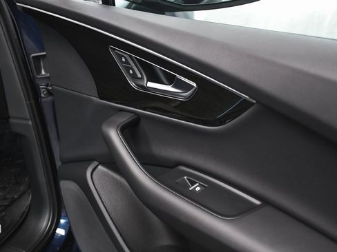 Used 2025 Audi Q7 3.0T Premium w/ Convenience Package image 22