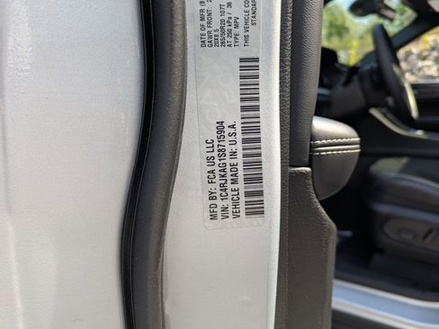 New 2025 Jeep Grand Cherokee L Altitude image 33