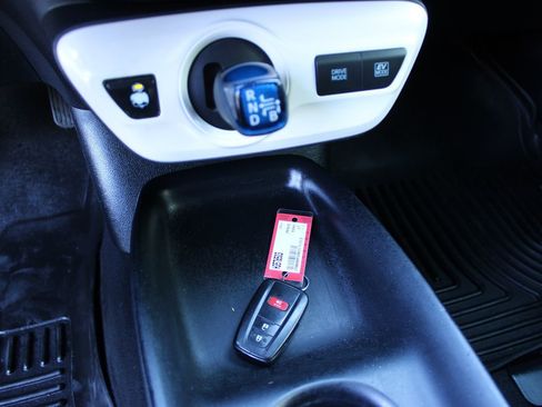 Used 2017 Toyota Prius Two w/ Prius Two Safety Plus Package FWD image 13