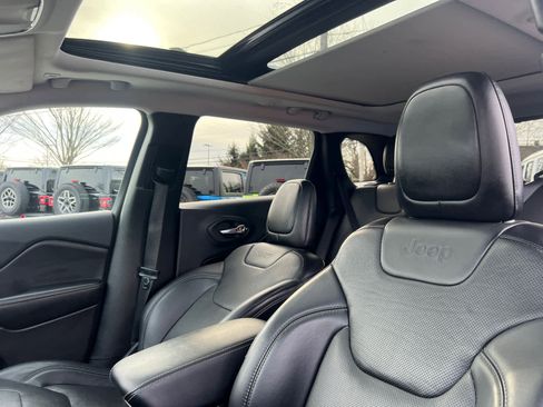 Used 2019 Jeep Cherokee Limited image 13