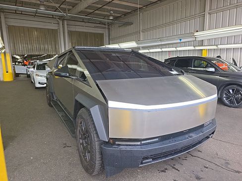 Used 2024 Tesla Cybertruck Cyberbeast AWD/4WD image 3