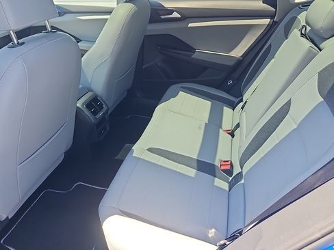 Certified 2023 Volkswagen Taos SE w/ Panoramic Sunroof Package AWD/4WD image 29