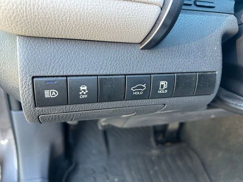 Used 2024 Toyota Camry SE image 18