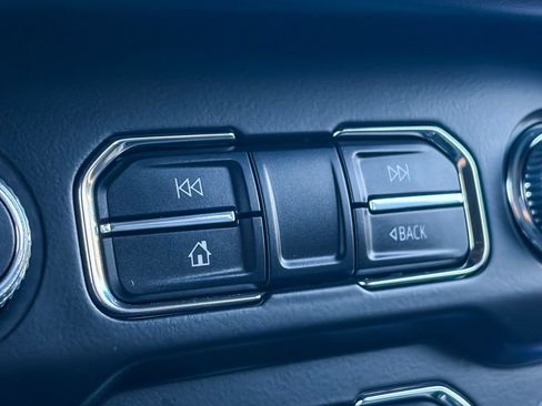 Used 2023 GMC Yukon SLT AWD/4WD image 31