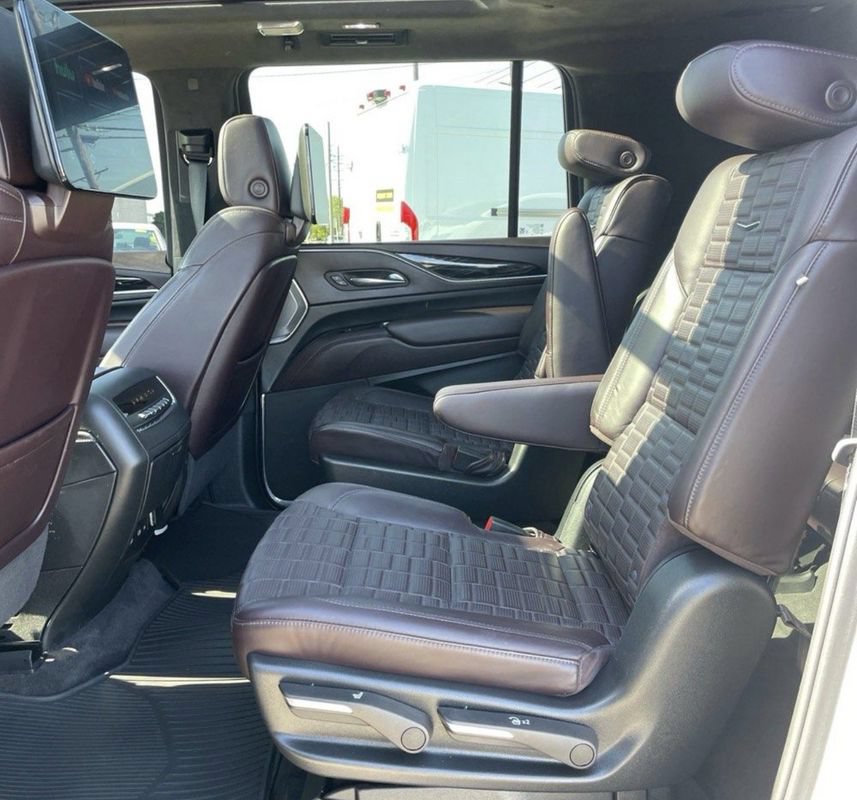 Used 2023 Cadillac Escalade ESV V AWD/4WD image 6