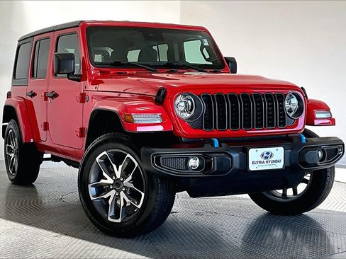 Used 2024 Jeep Wrangler Unlimited w/ Convenience Group image 11