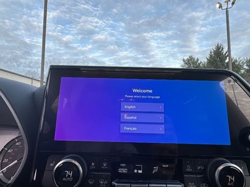 Used 2023 Toyota Highlander XLE image 20