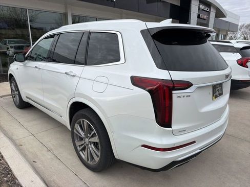 Used 2021 Cadillac XT6 Premium Luxury image 3