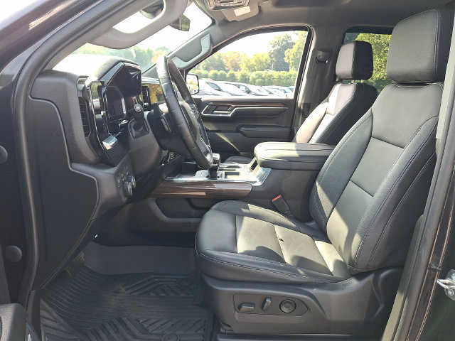 Used 2024 Chevrolet Silverado 1500 RST AWD/4WD image 2