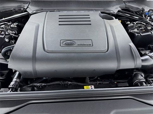 New 2026 Land Rover Discovery Dynamic SE image 32