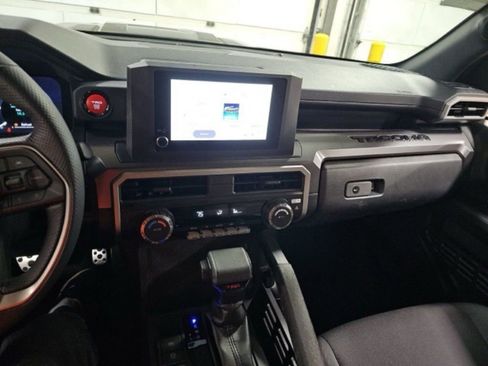 Used 2025 Toyota Tacoma TRD Sport image 10